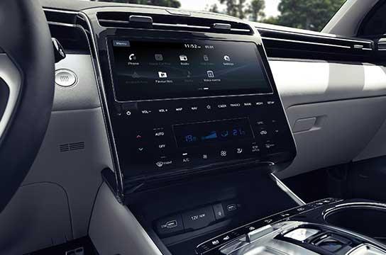 10.25 düymlük ekran və tam sensor mərkəzi ön panel
