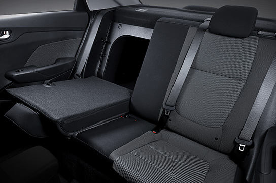 Flat-folding 60:40-split rear seats